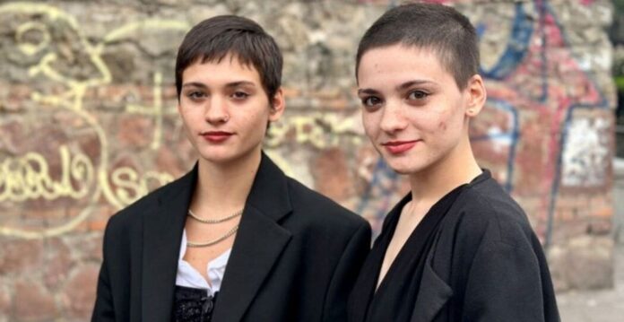 Gemelas que fueron vendidas al nacer se reencuentran gracias a TikTok