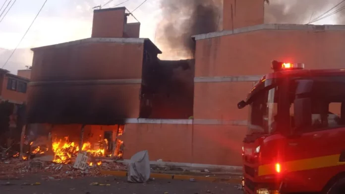 Explosión e incendio en Unidad habitacional de Edomex deja un muerto y varios heridos