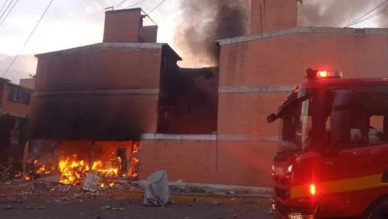 Explosión e incendio en Unidad habitacional de Edomex deja un muerto y varios heridos