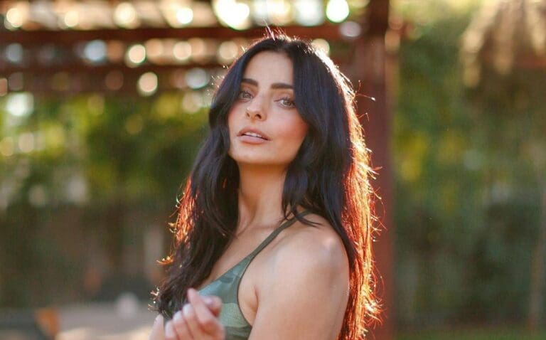 VIDEO: Aislinn Derbez sugiere que las enfermedades se curan con las emociones y la tunden en redes