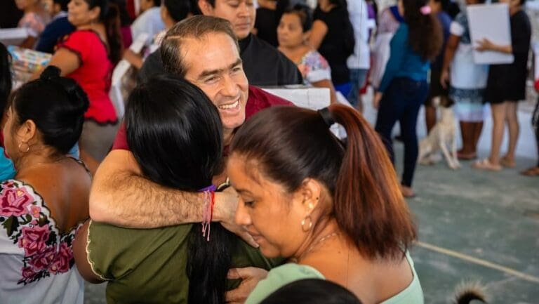 Tulumnenses y políticos felicitan a Diego Castañón en su cumpleaños