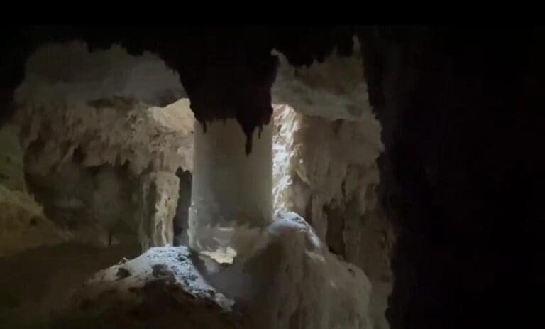 Activistas denuncian un nuevo daño causado por obras del Tren Maya. Se perforó la cueva conocida como Dos Balas.