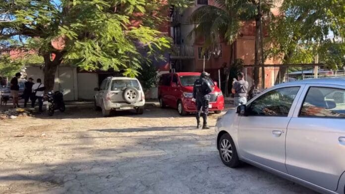 Disparan contra una van de los taxistas de Isla Mujeres en el fraccionamiento Corales de Cancún
