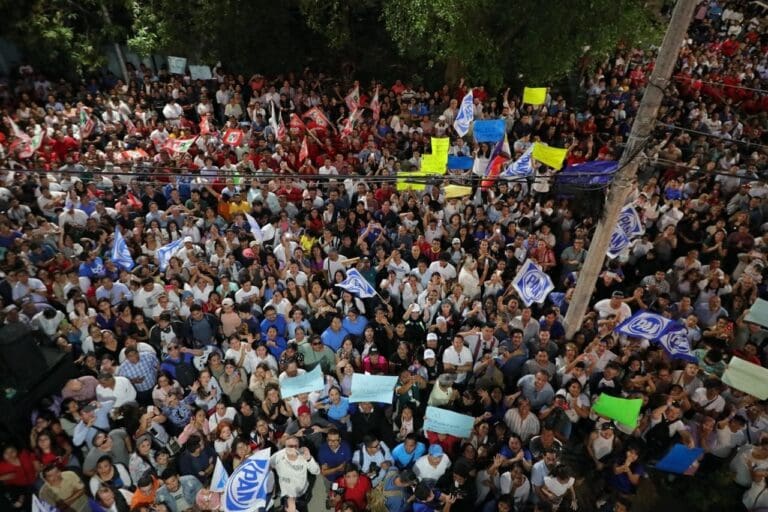 Solidaridad con Lili Campos; cuatro mil personas la respaldaron en su registro como aspirante a la alcaldía