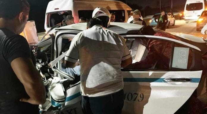 un nuevo choque en la carretera federal, pero ahora a la altura de Xoximilco. Un taxista de Playa del Carmen y una turista, los lesionados.