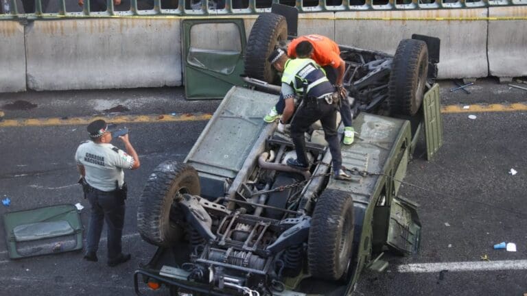Edomex: Vuelca vehículo de la Sedena en la carretera México-Pachuca