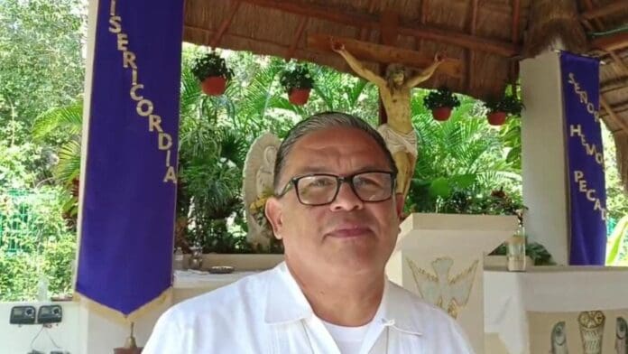 Tras el carnaval, acude gente de Playa del Carmen a las iglesias por el Miércoles de Ceniza