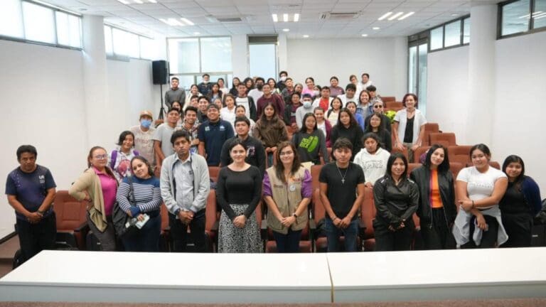 IQM capacita a estudiantes de Bacalar en la prevención de la violencia de género