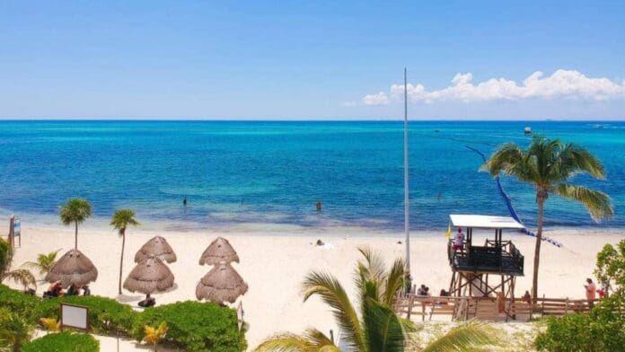 Según los empresarios de la Riviera Maya, se deben ofrecer más atractivos a los turistas por la baja del dólar ante el peso.