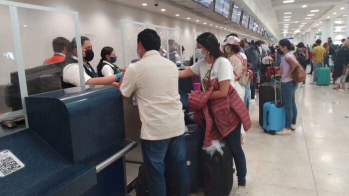 La gobernadora se reunió con empresarios y funcionarios de los tres niveles para que sea más eficaz la operación del aeropuerto de Cancún.