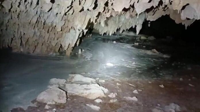 Ambientalistas siguen denunciando las afectaciones por las obras del Tren Maya. Esta vez detectaron cemento derramado en cuevas.