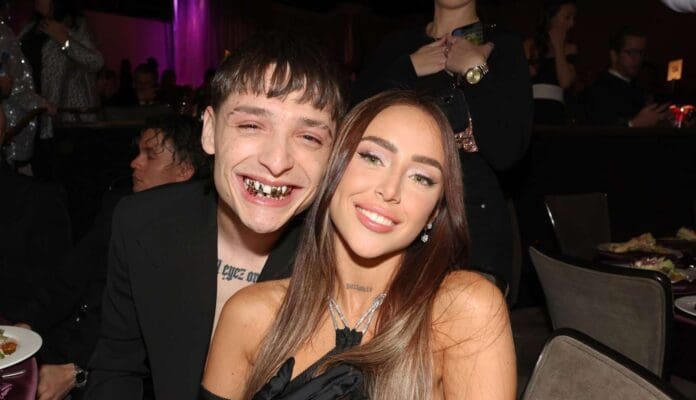 Peso Pluma cambia su dentadura y recibe burlas en redes: 