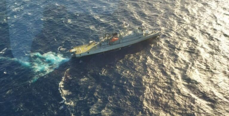 SSC de Quintana Roo rescata a turista de Guadalajara que casi se ahoga por los fuertes vientos