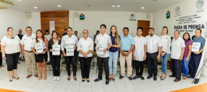 Ayuntamiento de Tulum impulsa la educación en personas adultas