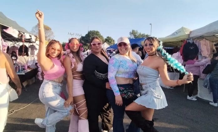 Madrugan las “bichotas” para ver a Karol G en el Estadio Azteca