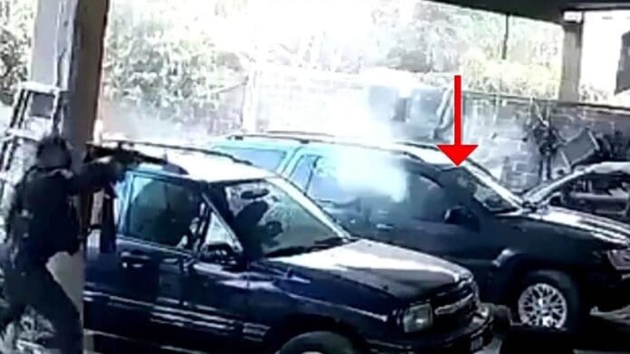 Exhiben presunta ejecución de dos delincuentes en Morelos