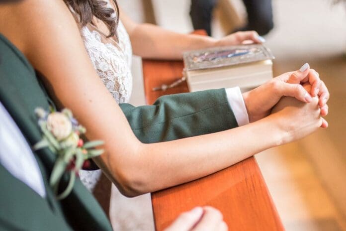 Novia cancela su boda porque los invitados no quisieron pagar su entrada