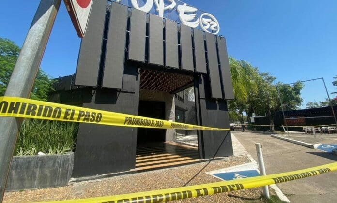 Tres personas murieron durante un ataque armado ocurrido en un bar de Villahermosa este fin de semana. Dos más fueron lesionados.