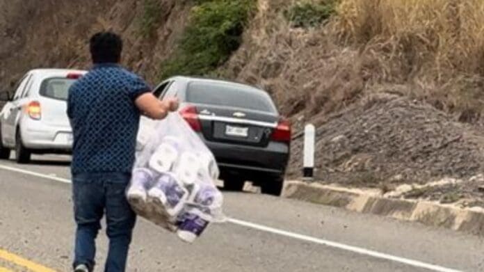 Captan a funcionario rapiñando camión tras accidente en Chiapas
