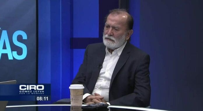 Epigmenio Ibarra aseguró que hay granjas de bots creadas con una fuerte inversión para atacar en redes a AMLO.