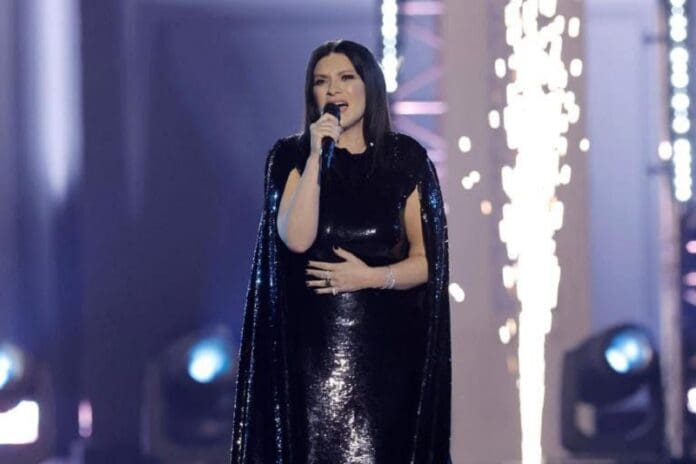 Un hombre dispara 17 veces en pleno concierto de Laura Pausini en París