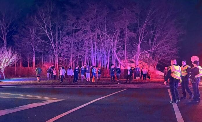 VIDEO Explosión en una casa en Virginia deja un bombero muerto y 11 heridos