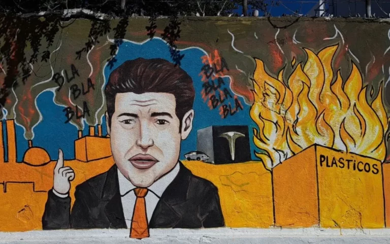 Video: Borran mural con crítica al gobierno de Samuel García y Luis Colosio