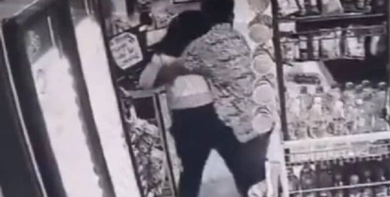VIDEO: Mujer escapa de intento de abuso de un adolescente en Puebla