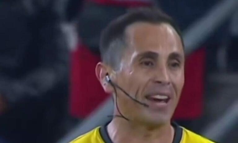 Un árbitro usó la palabra "impenal", por lo que fue criticado. Sin embargo, está bien empleada y aunque rara, es válida.