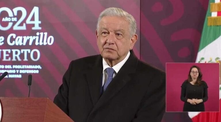 AMLO dio el pésame por la muerte de Carlos Urzúa y lamentó que algunos opositores insinuaran que él tuvo que ver con su muerte.