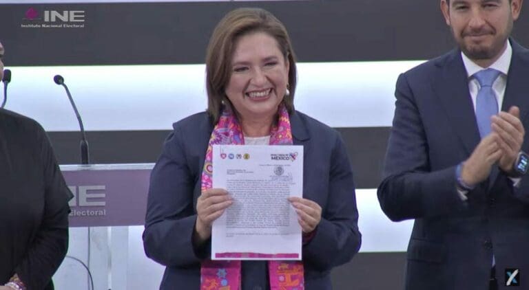 Xóchitl Gálvez se registró ante el INE como la candidata a la Presidencia de la República por parte de la oposición.
