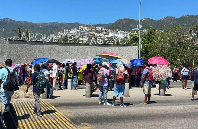 Luego de los bloqueos que duraron horas en Acapulco, funcionarios del Bienestar han comenzado a censar a los inconformes.