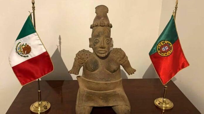 México recupera pieza arqueológica que estaba por subastarse en Portugal