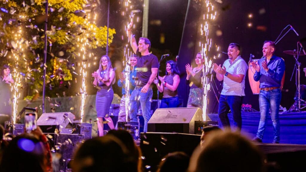 Diego Castañón inaugura y corona a los Reyes del Carnaval Tulum 2024