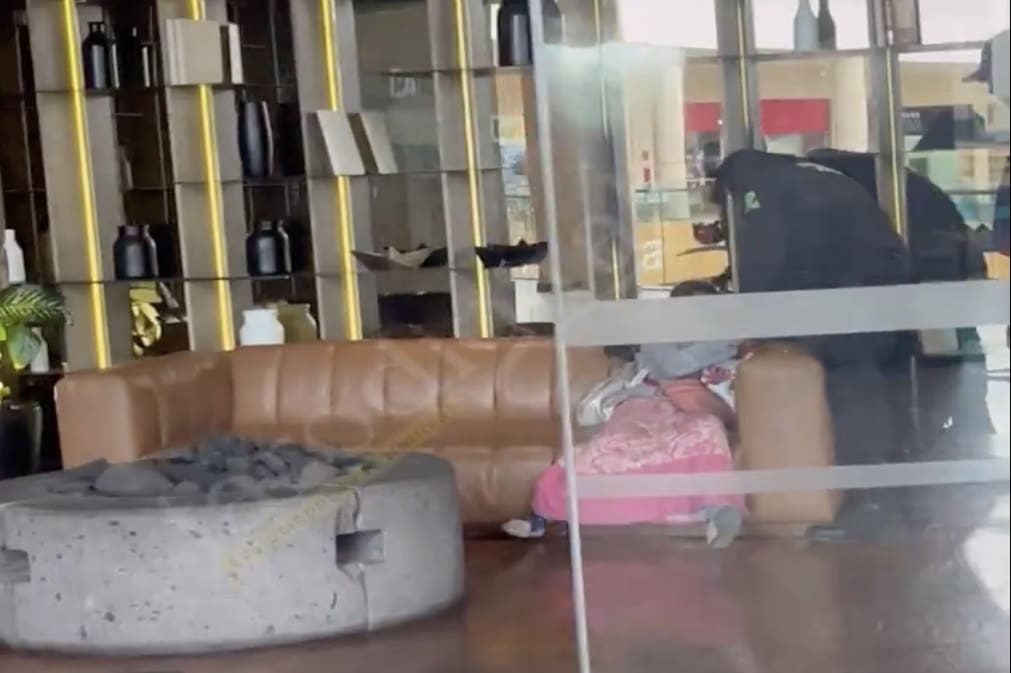 VIDEO: Guardias de seguridad maltratan a niña indígena en Sonora Grill de Puebla