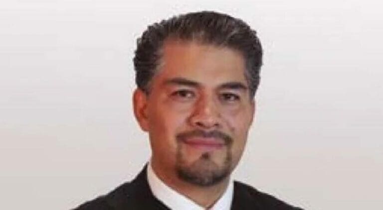 Existe mucha indignación por la decisión de un juez, quien dejó en libertad a un agresor sexual debido a un tecnicismo.