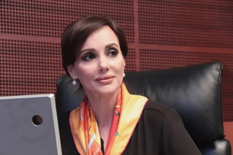 Lilly Téllez defiende a Carlos Loret y califica al hermano de AMLO de “avaricioso”