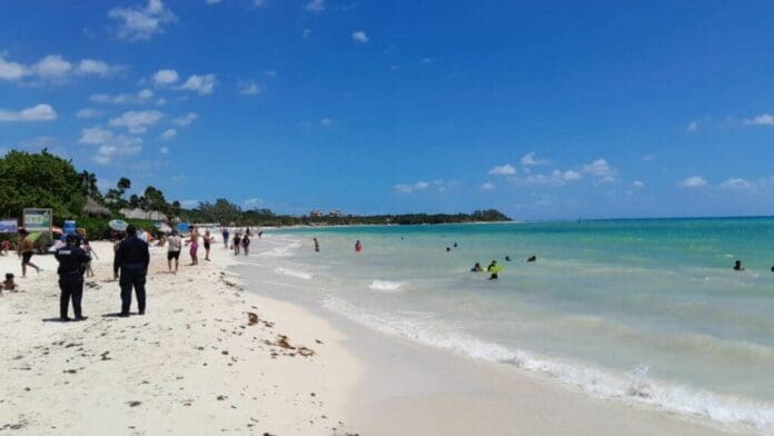 Refuerzan servicios públicos en zona turística de Playa del Carmen