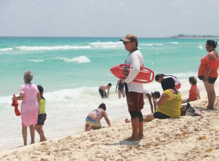 Emiten recomendaciones a bañistas por inicio de Semana Santa en Cancún