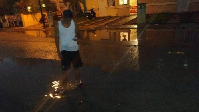 Vecinos de Urbi Villas del Rey de Cancún solicitan a juez que obligue al municipio a atender derrame de aguas negras