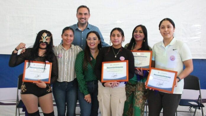 Destacan triunfos y logros de las mujeres en el mundo del deporte de contacto