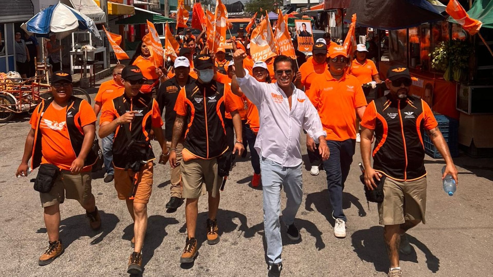 Constata Roberto Palazuelos denuncias de vecinos de las regiones de Cancún