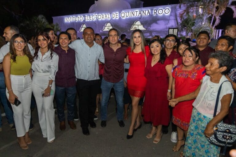 Diego Castañón Trejo se inscribió este jueves 6 de marzo ante el Ieqroo como candidato a la Presidencia Municipal de Tulum.