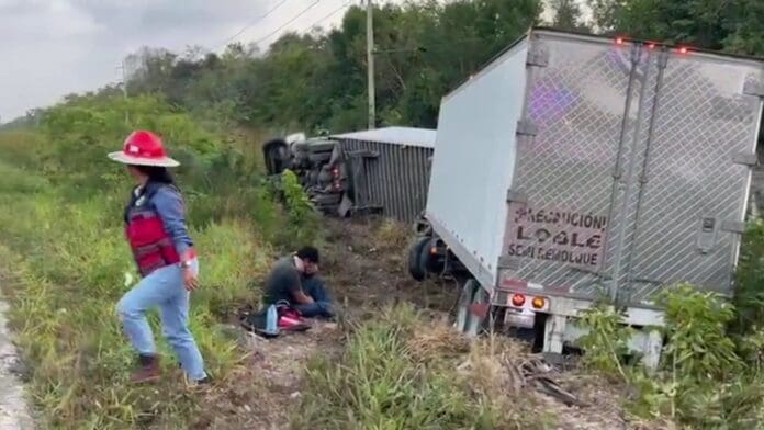 Nuevo accidente en Quintana Roo; trailero choca con camioneta y mata a dos personas