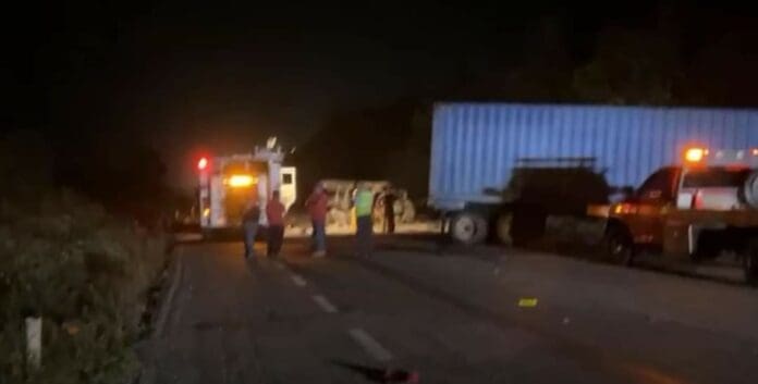 Accidente carretero en Felipe Carrillo Puerto deja ocho muertos y varios heridos
