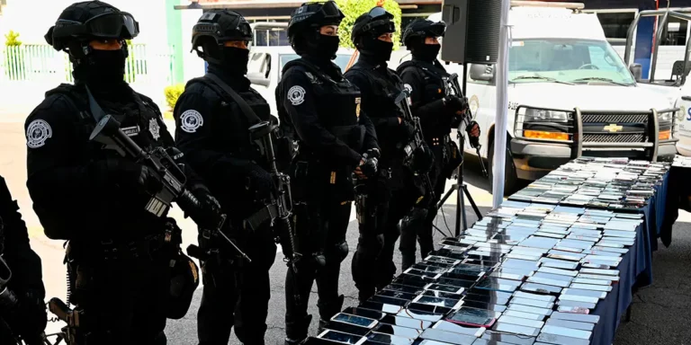 Más de 6 mil celulares fueron decomisados en centros penitenciarios de CDMX
