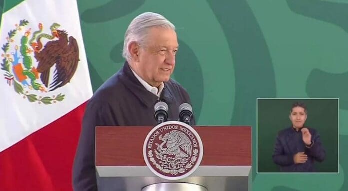 AMLO defendió una vez más al Ejército, dijo que no existen pruebas de que haya participado en la desaparición de los 43 normalistas.