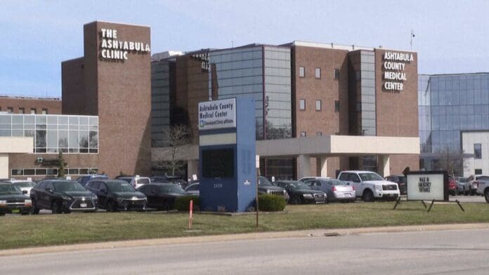 Mujeres llevan cadáver de un hombre a un banco para retirar su dinero en Ohio