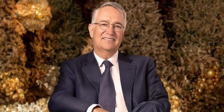 Ricardo Salinas Pliego ofrece regalarle una moto Italika a hombre golpeado en la marcha del 8M