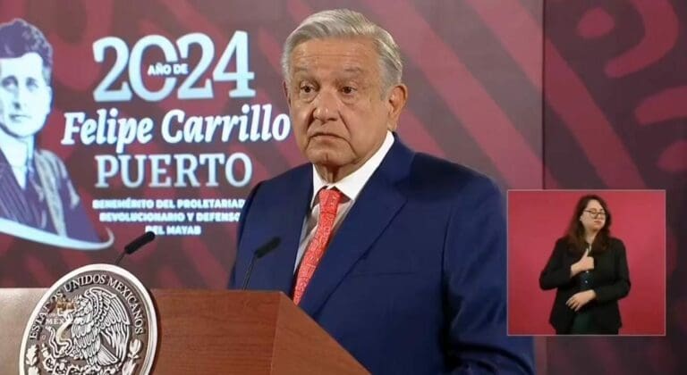AMLO reconoció que el normalista Yanqui Kothan Gómez Peralta jamás disparó un arma, tal como insinuó la Policía de Guerrero.